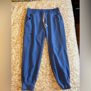 FIGS | Women’s Zamora Jogger Scrub Pants | PETITE | Medium | Ceil Blue
